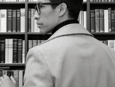 Jun Nun Lee publica su opera prima poética Huérfanos de patria